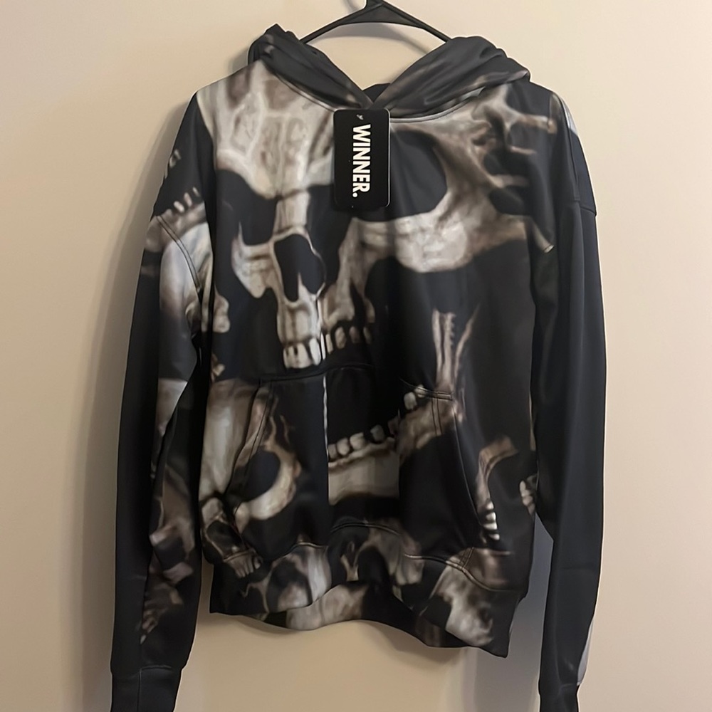 WINNER skull sweatshirt!